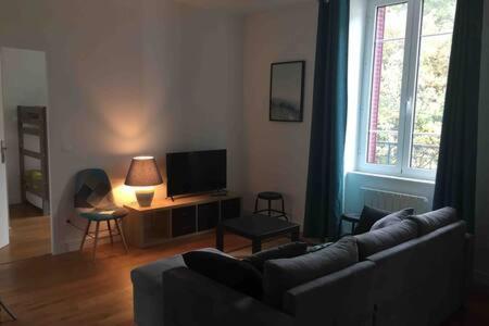 Magnifique Et Lumineux Appartement Au Coeur Du Sancy Saint-Nectaire Luaran gambar
